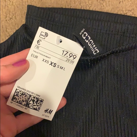 HM long sleeve black body on dress with shoulder - Picture 2 of 3